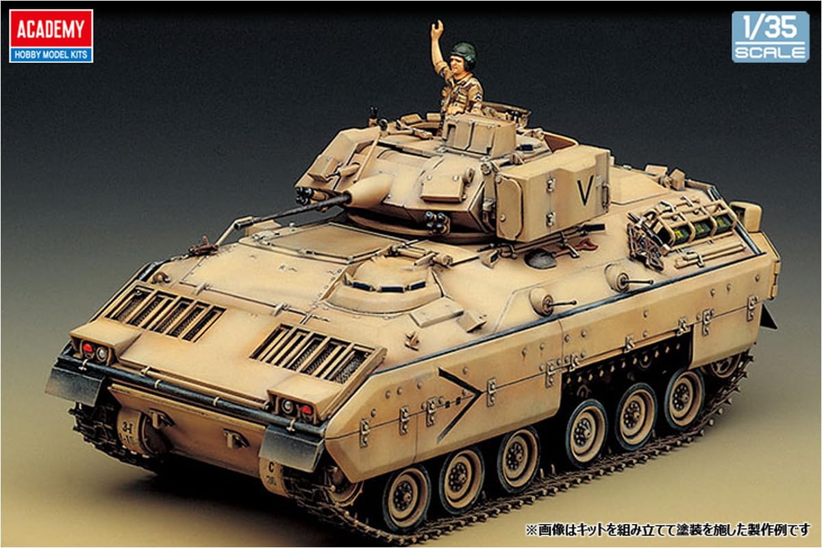 Academy M2 Bradley 1/35 - Kit de Modelo de Veículo de Combate