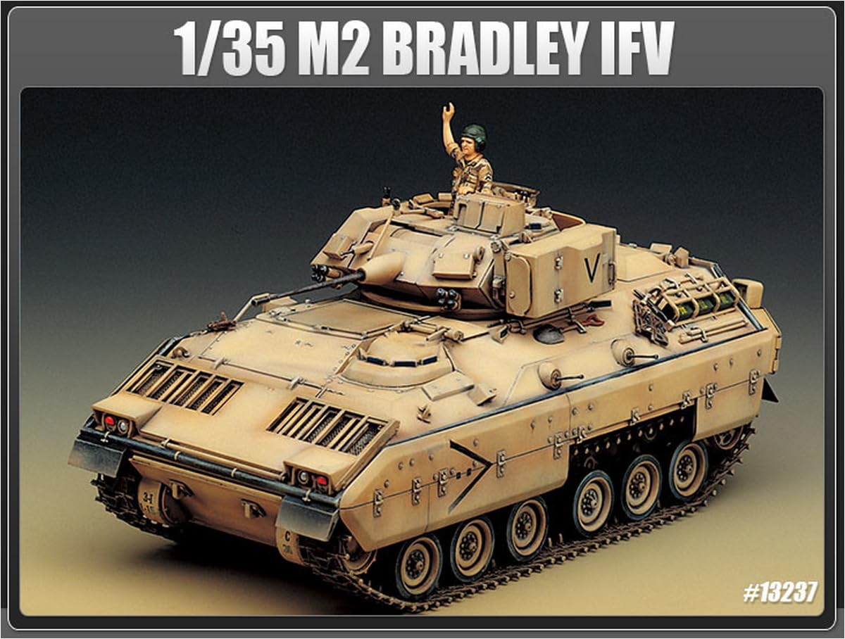 Academy M2 Bradley 1/35 - Kit de Modelo de Veículo de Combate
