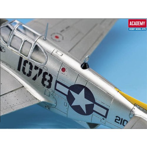 Academy P-51C Mustang 1:72 - Kit de Montagem Plástico com Detalhes Autênticos