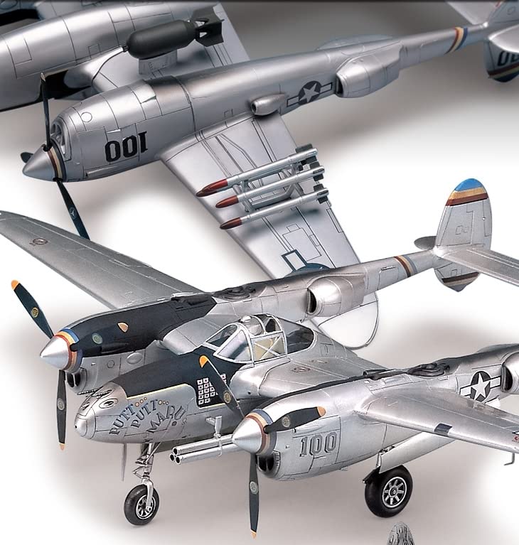 Academy P-38 Lightning 1/48 - Kit de Montagem em Plástico